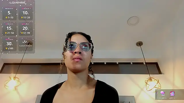 Snapshot of Hanna_Cornee_ chatting on November 2025 01:44:02 PM Hanna Cornee online show from November 2025 01:44:02 PM