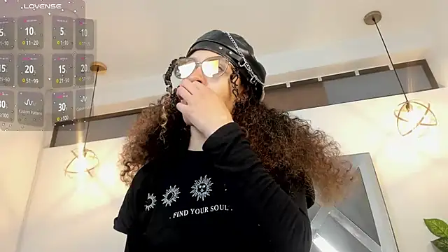 Snapshot of Hanna_Cornee_ chatting on November 2025 03:12:02 PM Hanna Cornee online show from November 2025 03:12:02 PM