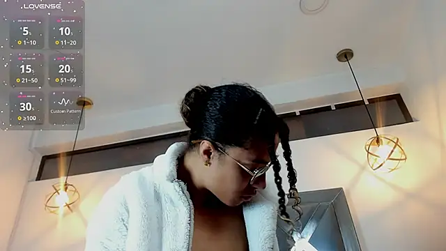 Snapshot of Hanna_Cornee_ chatting on November 2025 01:12:02 PM Hanna Cornee online show from November 2025 01:12:02 PM