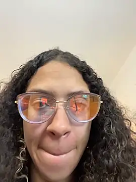 Snapshot of Hanna_Cornee_ chatting on November 2025 01:15:02 PM Hanna Cornee online show from November 2025 01:15:02 PM