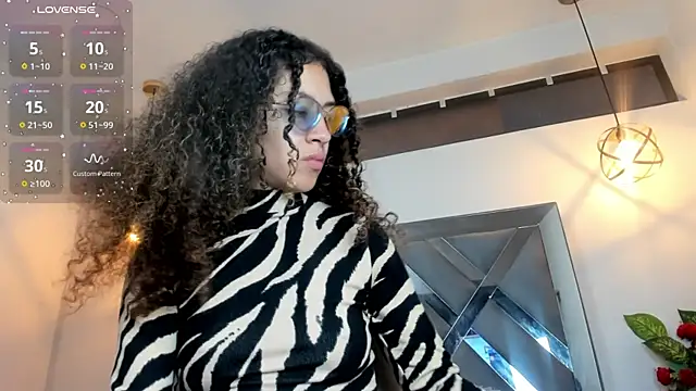 Snapshot of Hanna_Cornee_ chatting on December 2025 12:21:02 PM Hanna Cornee online show from December 2025 12:21:02 PM