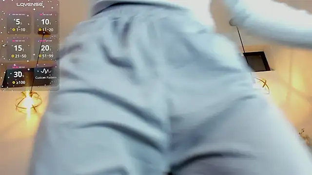 Snapshot of Hanna_Cornee_ chatting on December 2025 01:42:01 PM Hanna Cornee online show from December 2025 01:42:01 PM