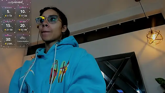 Snapshot of Hanna_Cornee_ chatting on December 2025 12:25:01 PM Hanna Cornee online show from December 2025 12:25:01 PM