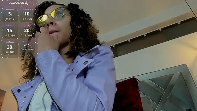 Snapshot of Hanna_Cornee_ chatting on December 2025 12:14:02 PM Hanna Cornee online show from December 2025 12:14:02 PM