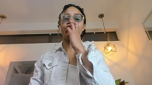 Snapshot of Hanna_Cornee_ chatting on December 2025 01:38:02 PM Hanna Cornee online show from December 2025 01:38:02 PM