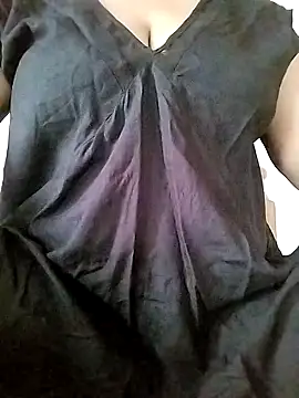 Snapshot of Ponds_beauty chatting on September 2025 03:53:01 AM Ponds beauty online show from September 2025 03:53:01 AM