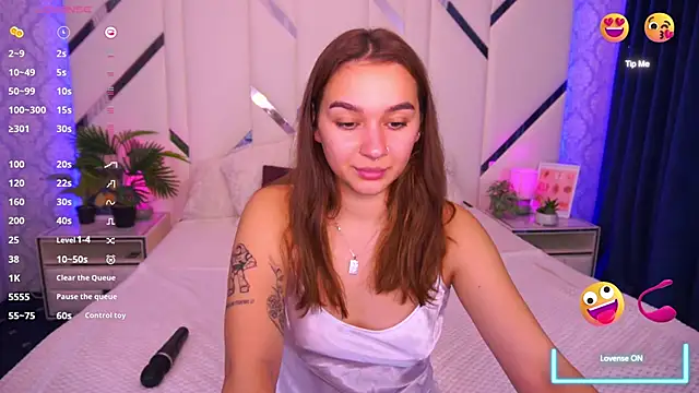 UrMuseOn online show from November 2025 02:50:01 PM