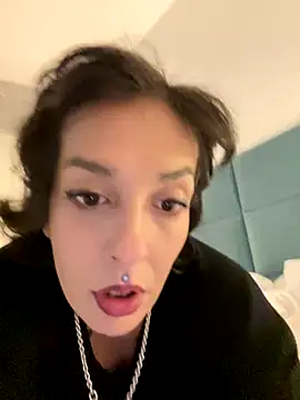 Piggiteablacktea online show from November 2025 07:58:01 PM