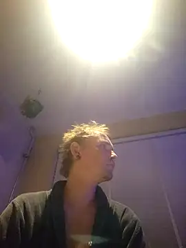 Snapshot of piercingpik chatting on November 2025 09:05:02 PM piercingpik online show from November 2025 09:05:02 PM