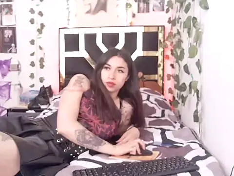 Snapshot of lucywhite13 chatting on November 2025 03:13:02 PM lucywhite13 online show from November 2025 03:13:02 PM