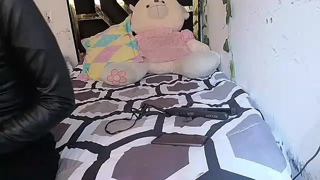 lucywhite13 online show from March 2026 07:08:02 PM