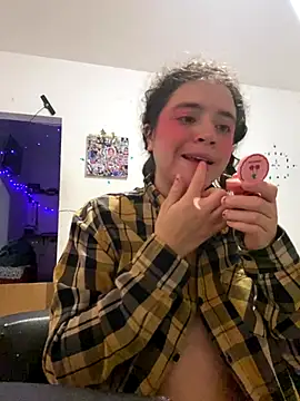 Snapshot of Lucy_YupiSweet chatting on October 2025 07:31:01 AM Lucy YupiSweet online show from October 2025 07:31:01 AM