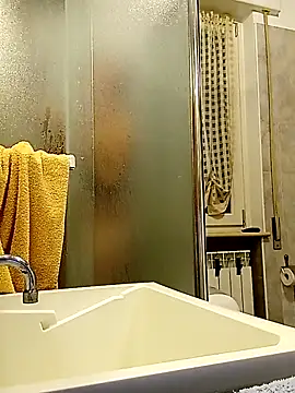 Snapshot of Io125 chatting on November 2025 05:04:02 PM Io125 online show from November 2025 05:04:02 PM