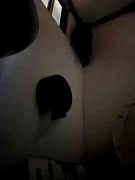 Snapshot of Secreto25 chatting on October 2025 04:24:01 AM Secreto25 online show from October 2025 04:24:01 AM