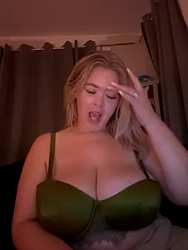 Snapshot of KaylaTrudi chatting on September 2025 07:59:01 PM KaylaTrudi online show from September 2025 07:59:01 PM