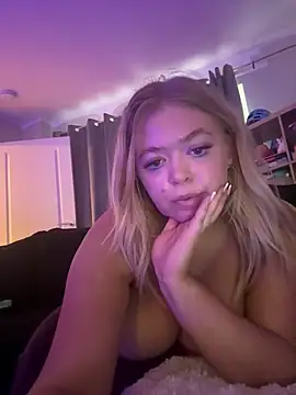 Snapshot of KaylaTrudi chatting on October 2025 03:34:01 PM KaylaTrudi online show from October 2025 03:34:01 PM