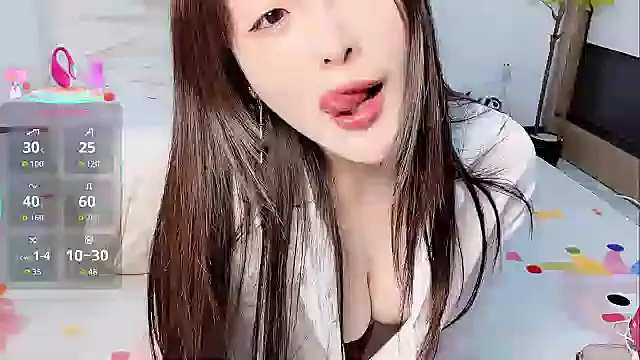 Snapshot of caomei2580 chatting on December 2025 02:48:01 PM caomei2580 online show from December 2025 02:48:01 PM