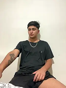 Snapshot of Tavinho067 chatting on November 2025 08:52:01 PM Tavinho067 online show from November 2025 08:52:01 PM