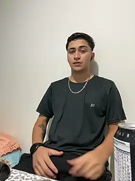 Snapshot of Tavinho067 chatting on November 2025 02:34:01 AM Tavinho067 online show from November 2025 02:34:01 AM