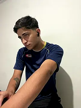 Snapshot of Tavinho067 chatting on December 2025 11:31:01 PM Tavinho067 online show from December 2025 11:31:01 PM