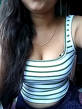 Snapshot of Desi_couple305 chatting on October 2025 01:25:02 AM Desi couple305 online show from October 2025 01:25:02 AM