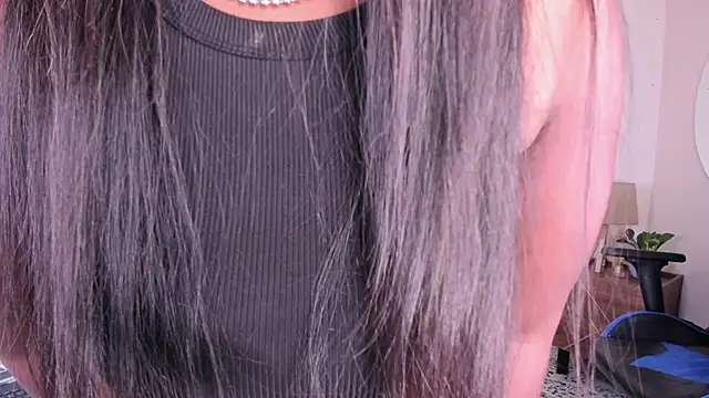 Snapshot of Keily-w chatting on October 2025 09:03:02 PM Keily-w online show from October 2025 09:03:02 PM