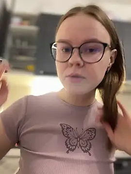 Snapshot of _CherryBloom_ chatting on October 2025 10:02:02 AM CherryBloom online show from October 2025 10:02:02 AM