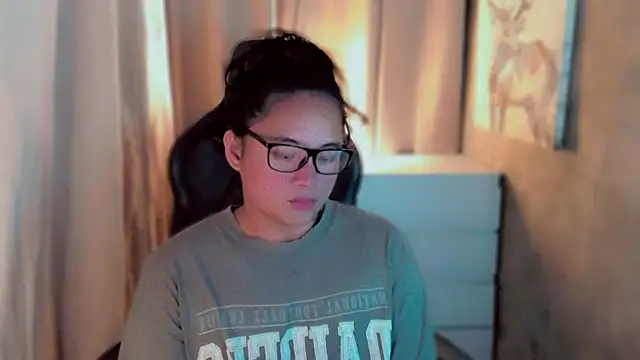 kaicromwell  online show from October 2025 01:23:02 PM