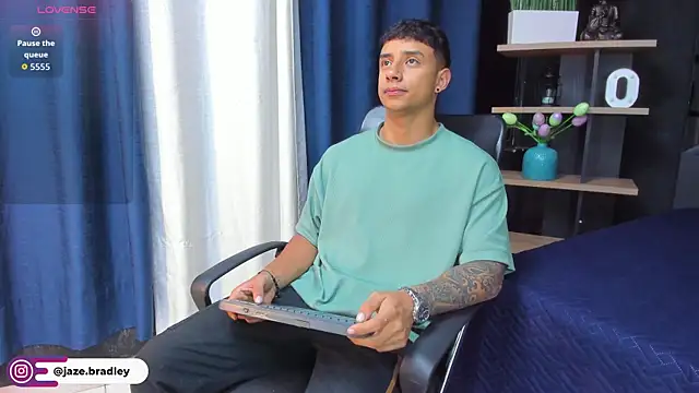 jaze bradley online show from October 2025 11:33:02 AM