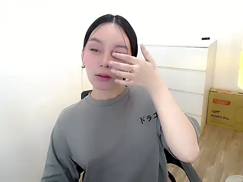 holly tabby online show from November 2025 07:21:01 PM