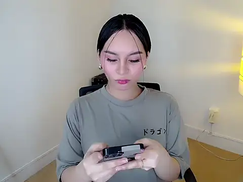 holly tabby online show from January 2026 09:18:01 PM