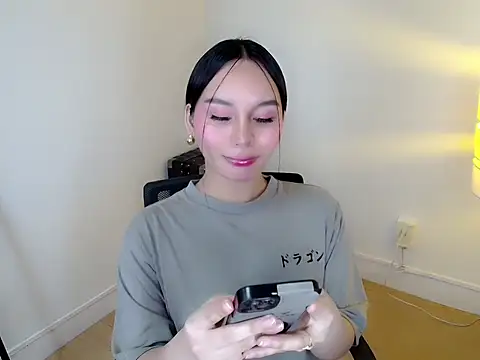 holly tabby online show from January 2026 09:17:01 PM