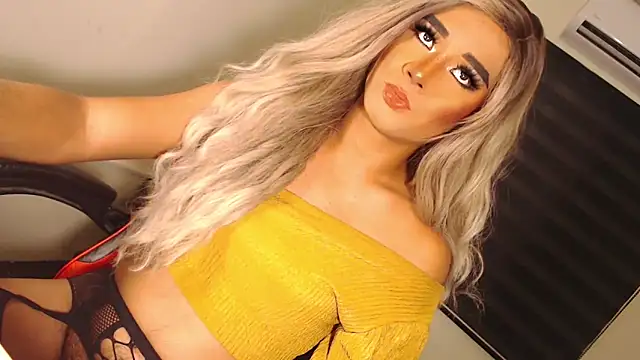 Snapshot of SissifyMeNow chatting on October 2025 05:11:02 PM SissifyMeNow online show from October 2025 05:11:02 PM