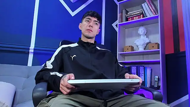 Snapshot of etham_wolf_ chatting on October 2025 12:59:02 PM etham wolf online show from October 2025 12:59:02 PM