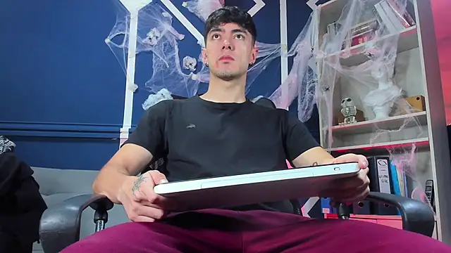 Snapshot of etham_wolf_ chatting on October 2025 01:11:01 PM etham wolf online show from October 2025 01:11:01 PM