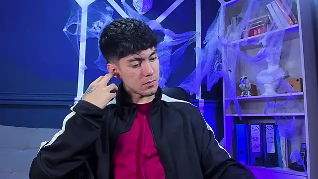 Snapshot of etham_wolf_ chatting on November 2025 01:23:02 PM etham wolf online show from November 2025 01:23:02 PM