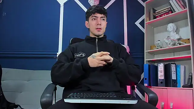 Snapshot of etham_wolf_ chatting on November 2025 11:20:01 AM etham wolf online show from November 2025 11:20:01 AM