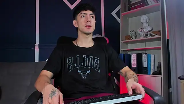 Snapshot of etham_wolf_ chatting on November 2025 12:27:02 PM etham wolf online show from November 2025 12:27:02 PM