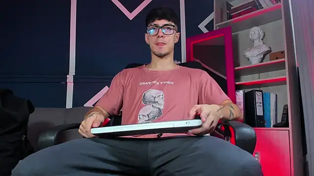 Snapshot of etham_wolf_ chatting on December 2025 12:58:01 PM etham wolf online show from December 2025 12:58:01 PM