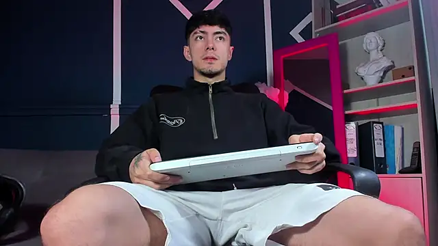 Snapshot of etham_wolf_ chatting on December 2025 11:52:02 AM etham wolf online show from December 2025 11:52:02 AM