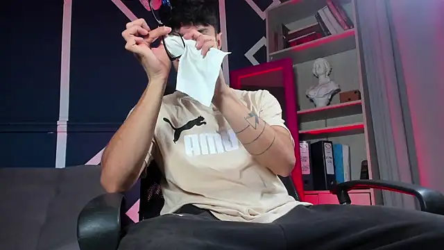 Snapshot of etham_wolf_ chatting on December 2025 12:31:02 PM etham wolf online show from December 2025 12:31:02 PM