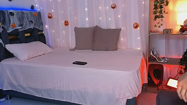 Snapshot of anitaglow chatting on October 2025 09:02:02 PM anitaglow online show from October 2025 09:02:02 PM