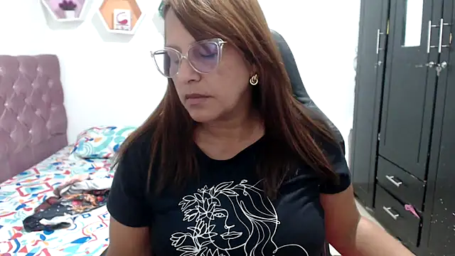 Snapshot of cristydirtyhot chatting on November 2025 07:04:02 PM cristydirtyhot online show from November 2025 07:04:02 PM