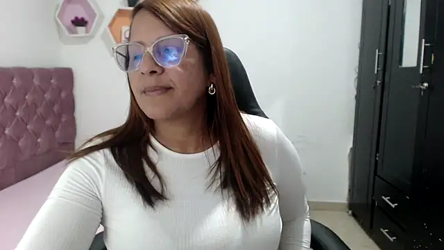 Snapshot of cristydirtyhot chatting on November 2025 07:07:02 PM cristydirtyhot online show from November 2025 07:07:02 PM