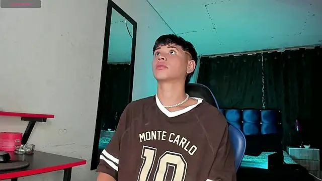 Jostin18 online show from April 2026 07:39:02 PM