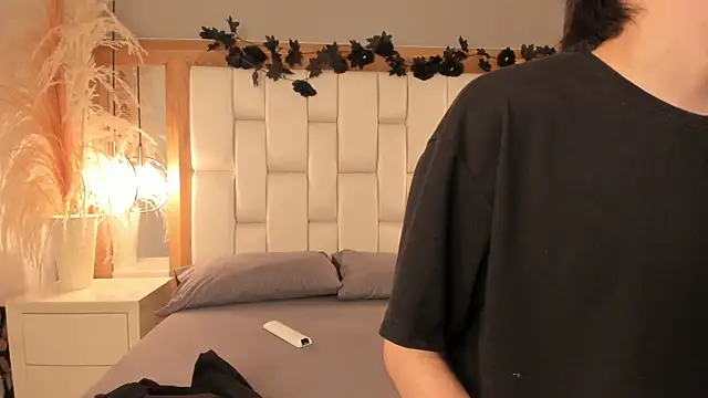 Daphne And Roger online show from November 2025 11:21:02 AM