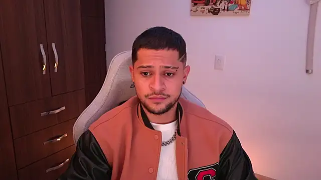 Snapshot of domsantiago_ chatting on February 2026 03:25:01 AM domsantiago online show from February 2026 03:25:01 AM