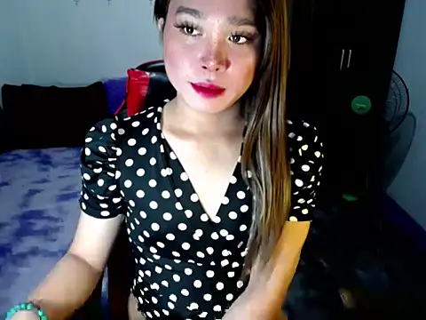 Urassiansweetcummer online show from November 2025 02:12:01 AM