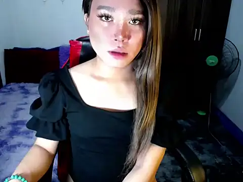 Urassiansweetcummer online show from November 2025 02:10:02 AM