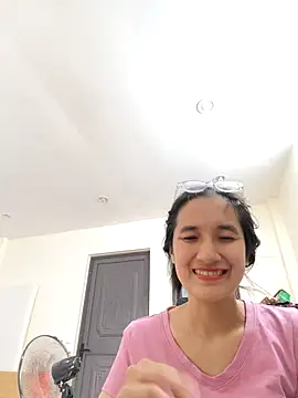 Snapshot of Shulee21 chatting on October 2025 04:32:01 AM Shulee21 online show from October 2025 04:32:01 AM